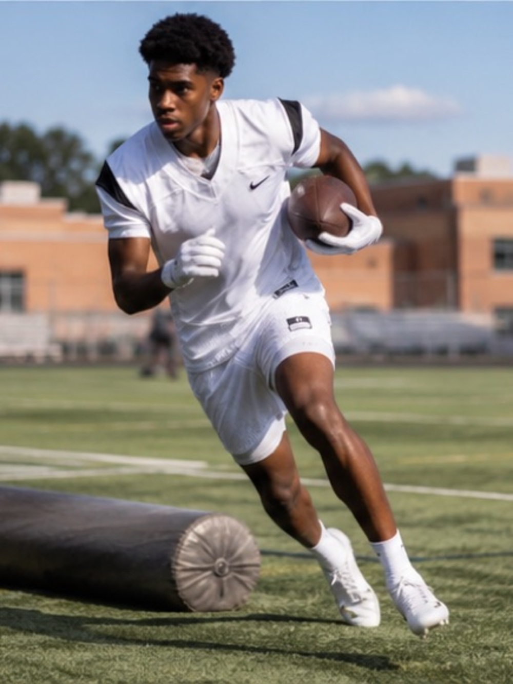 Nike Men’s White Football Jersey with Black Accents - Picture 5 of 6